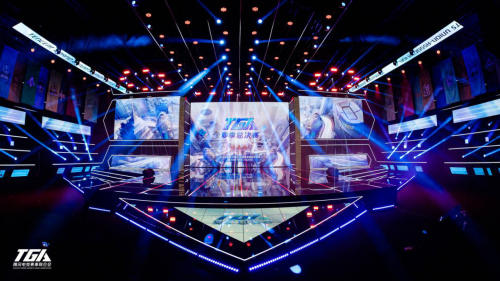 年仅18岁 年仅18岁