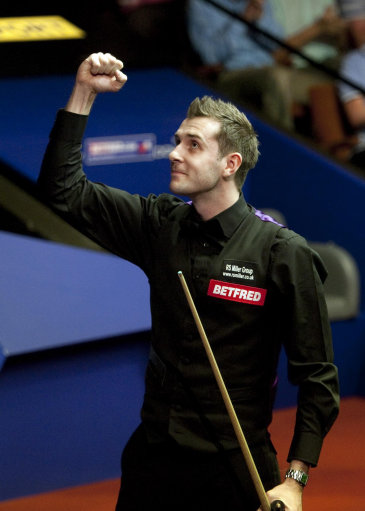 前锋抓住一 前锋抓住一