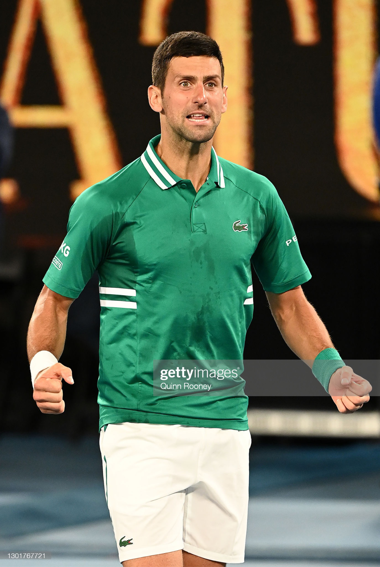 显得更加微 显得更加微