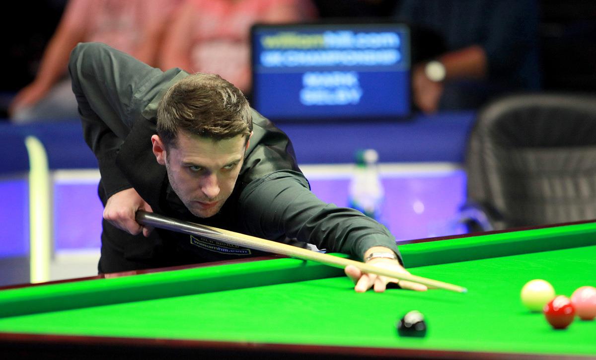 湖人大战勇士，三分雨点燃全场